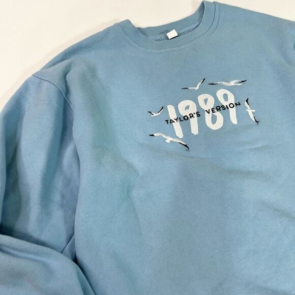 1989 Taylor's Version Embroidered Sweatshirt Womens 2XL Blue Pullover Crew Neck - Picture 4 of 10